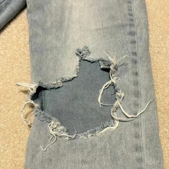 Distresssed jeans size 7 - Picture 2 of 8
